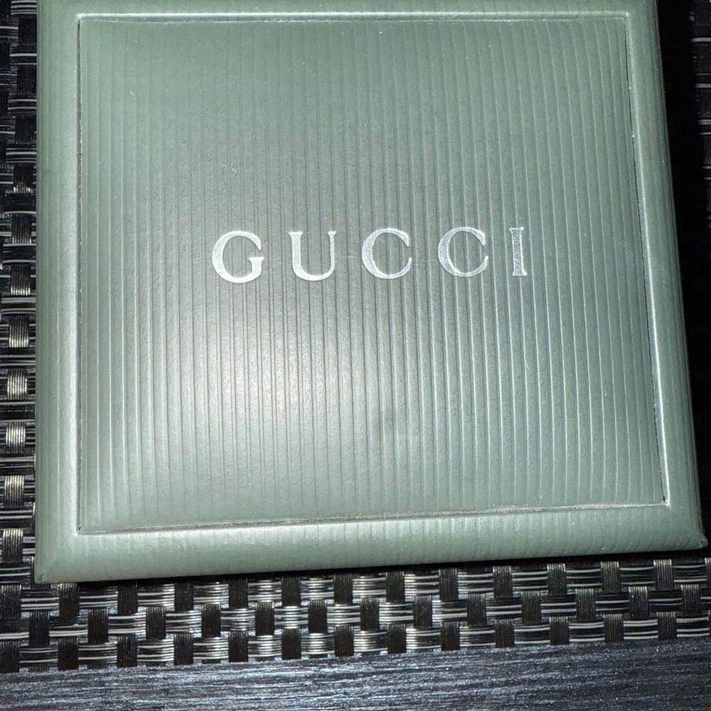 Gucci Gold Timepiece with Red Leather Band - Picture 4 of 4